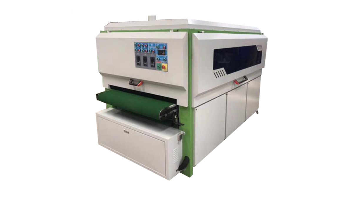 Machine de production de meubles en panneaux