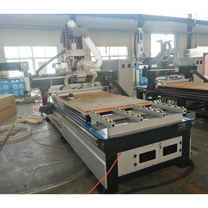 ATC CNC Woodworking CNC Machine pour la fabrication de l'armoire 